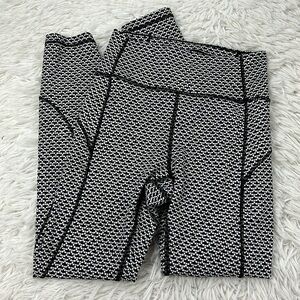 Lululemon In Movement 7/8 Tight *Everlux 25" Monochromic Black